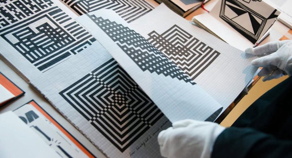 الفنانة بيبي الحرز تكتب: العلاج بالرسم والتكرار