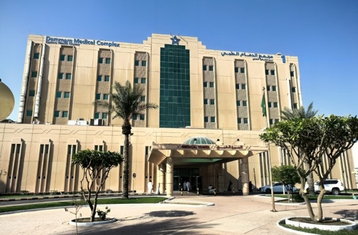 قفزة نوعية في جراحات العظام.. الدمام الطبي ينجح في استبدال الركبة باستخدام الروبوت