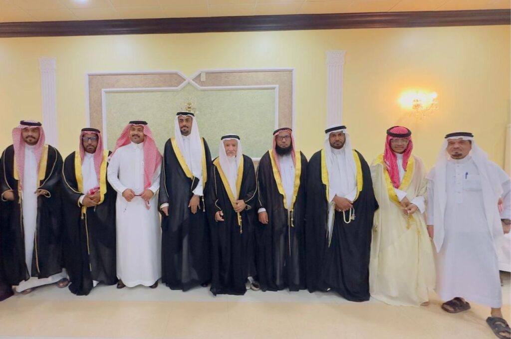 ليلة مهابة وبهجة… أسرة العبدالحي تحتفي بزفاف عيسى في مجلس الراجح ليلة مهابة وبهجة… أسرة العبدالحي تحتفي بزفاف عيسى في مجلس الراجح