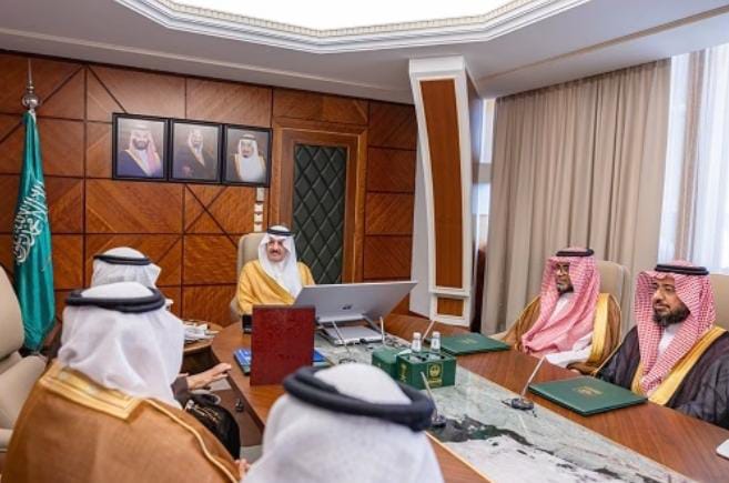 أمير المنطقة الشرقية يستقبل رئيس وأعضاء جمعية الرحمة الطبية