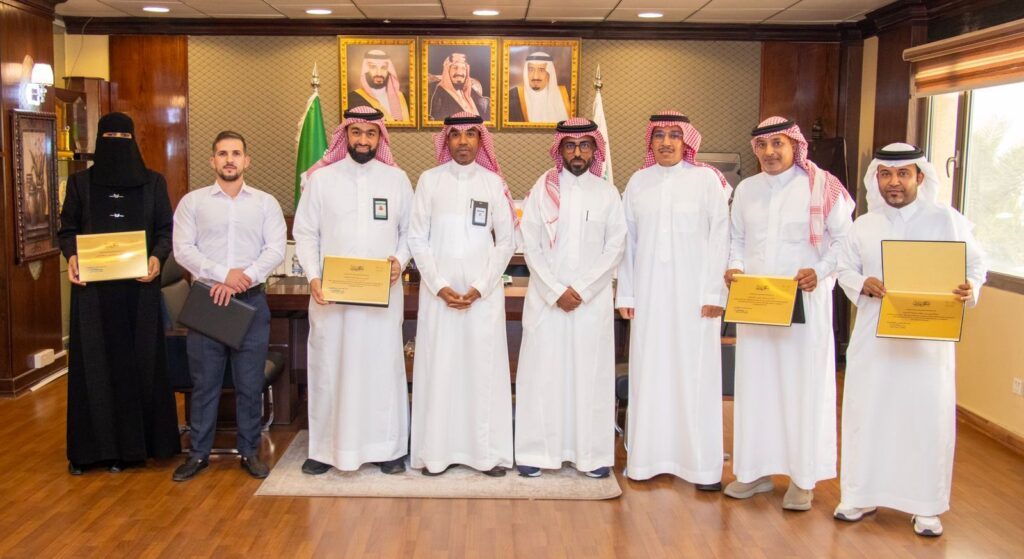 مدير تعليم الأحساء يُكرّم فريق مشروع حصر إدارة الأصول والمرافق