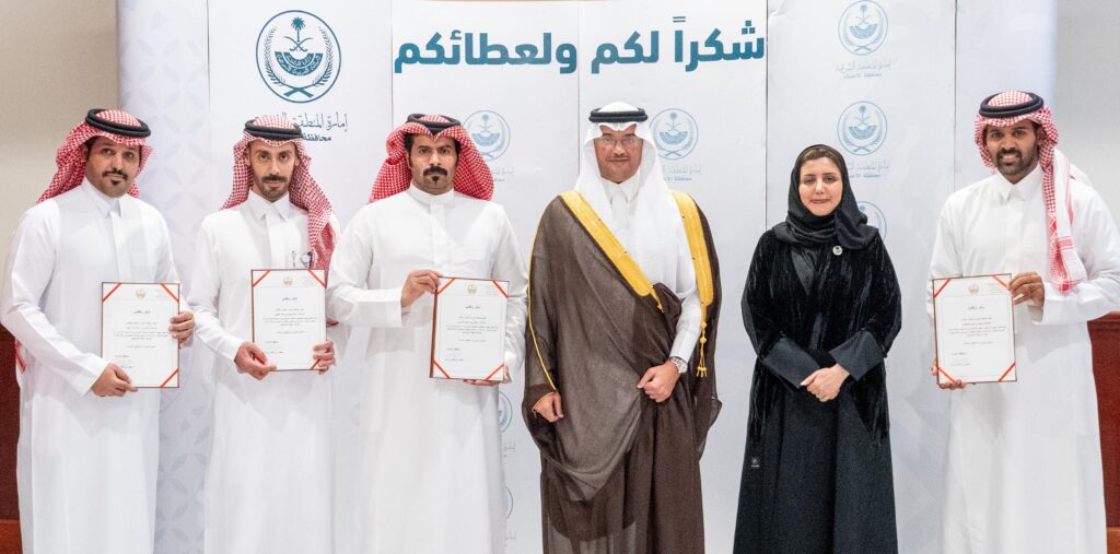 سمو محافظ الأحساء يكرّم عددًا من موظفي الأحوال المدنية نظير تميزهم في أداء مهامهم