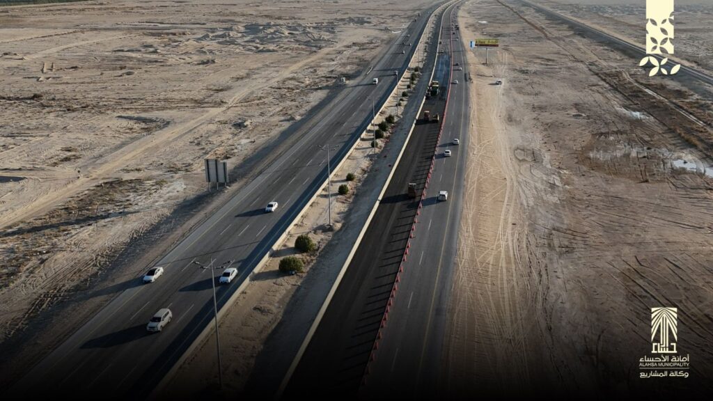 أمانة الأحساء تبدأ أعمال سفلتة طريق الظهران لتعزيز كفاءة الطرق