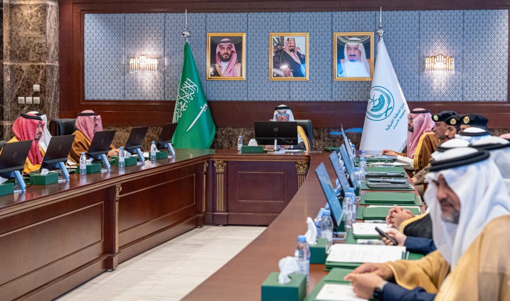 سمو محافظ الأحساء يرأس اجتماع برنامج المدن الصحية ويدشّن هويته الجديدة