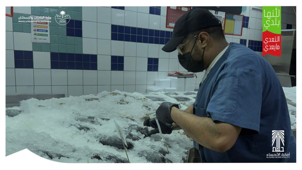 على مدار الساعة.. أمانةالأحساء‬⁩ ⁧‫تؤكد استمرار الرقابة وتطبيق الغرامات على المخالفين دون استثناء