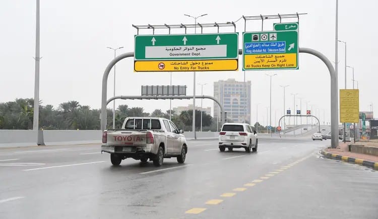 بالصور.. أمطار متفرقة على مدن وقرى محافظة الأحساء