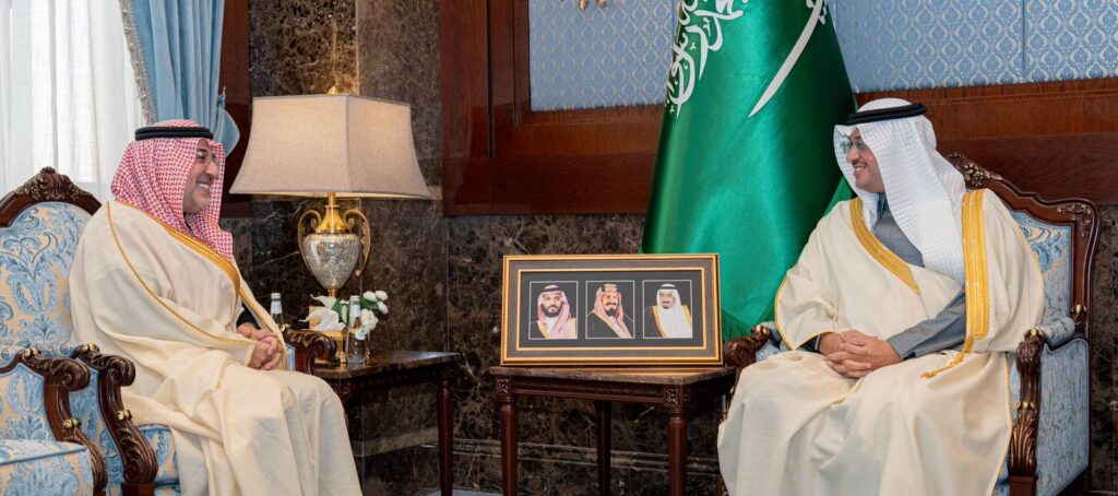 محافظ الأحساء يستقبل الرئيس التنفيذي لـ”سار” ويطّلع على خطط تطوير النقل الحديدي 