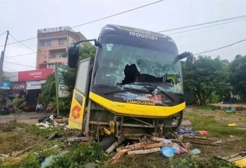مأساة في فيتنام.. انقلاب حافلة ومقتل 7 أشخاص على الأقل