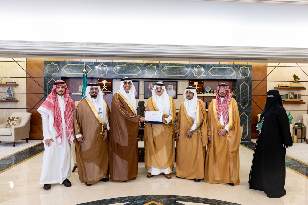 أمير المنطقة الشرقية يثمّن اعتماد “حياك” لجمعية بناء لرعاية الأيتام أمير المنطقة الشرقية يثمّن اعتماد “حياك” لجمعية بناء لرعاية الأيتام