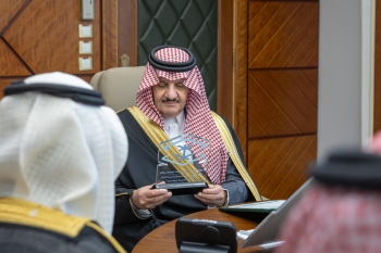 أمير الشرقية يستقبل منسوبي هيئة تطوير المنطقة لحصولهم على جوائز محلية ودولية