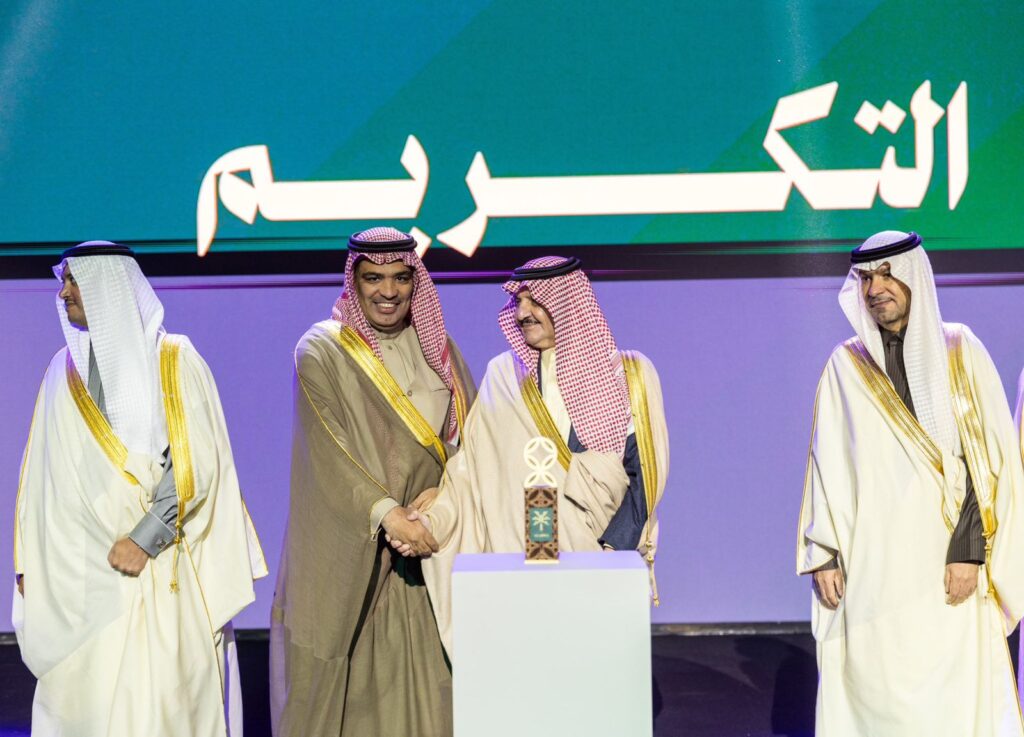 أمير المنطقة الشرقية يكرّم مجموعة المرشد القابضة لرعايتها مهرجان تمور الأحساء المصنّعة 2026