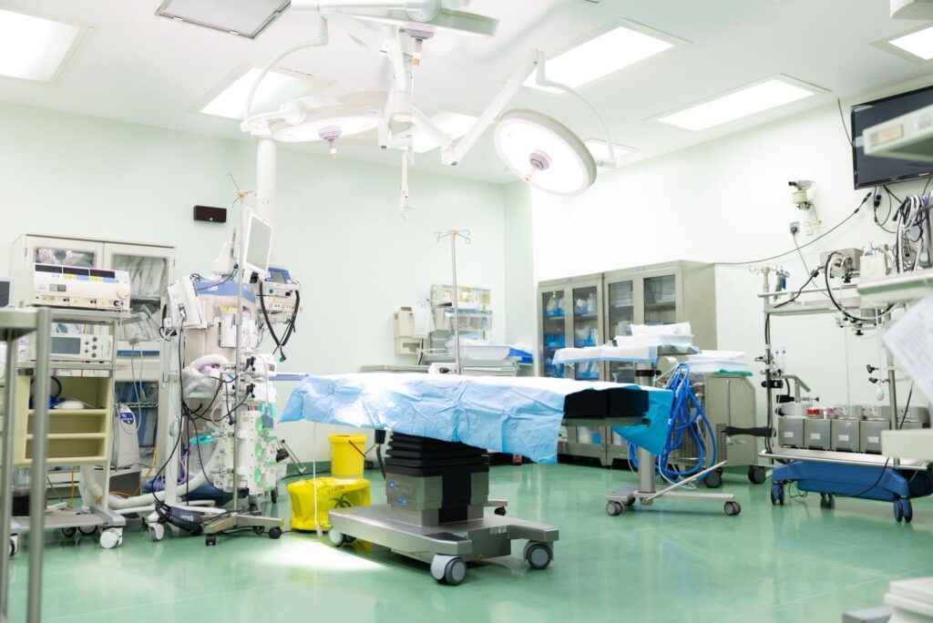 بعد كسر حاجز 5 ملايين خدمة في 2025.. مستشفى الملك فهد بالهفوف يعزز “الجراحة الروبوتية”