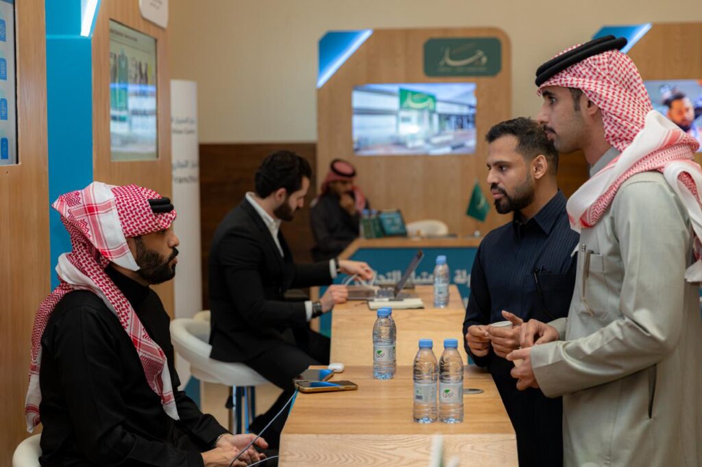 في الأحساء.. «منشآت» تختتم تاسع جولات الامتياز التجاري وتوقّع 24 اتفاقية امتياز