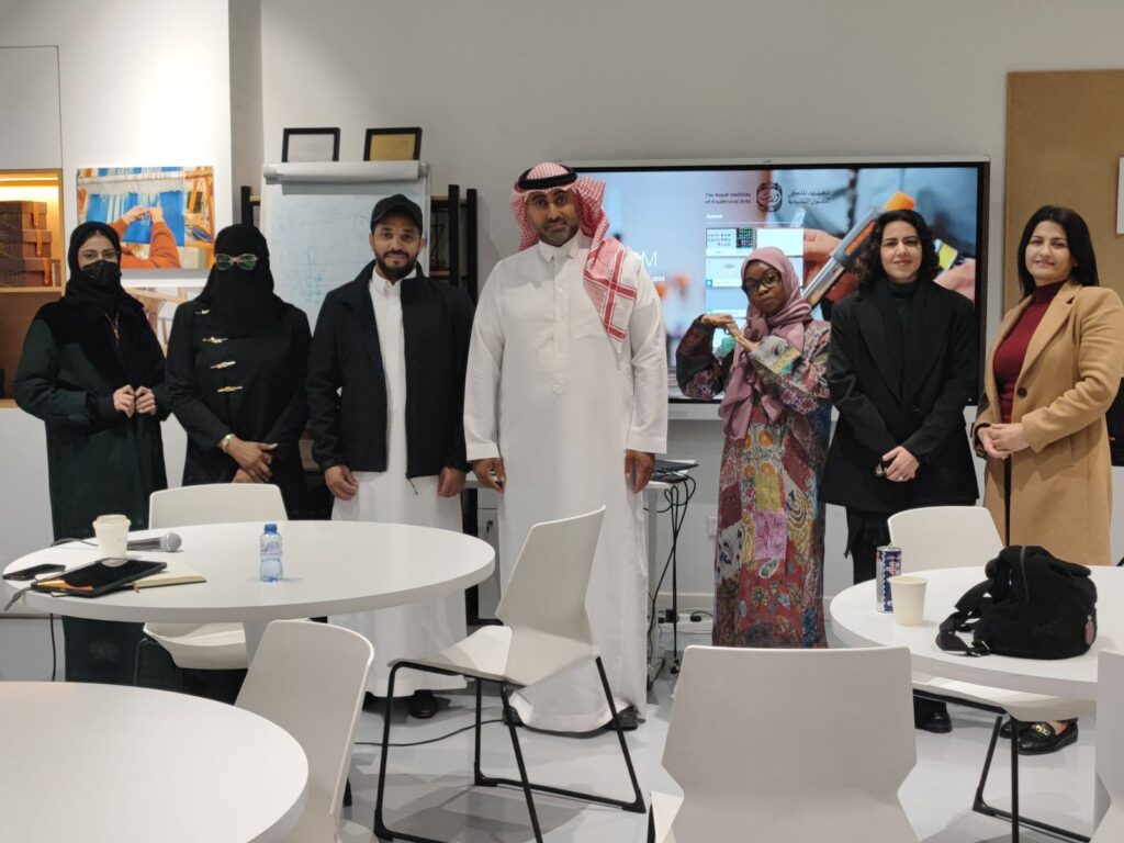 بين خارطة النغم وسحر التصوير.. صابر المضحي يفك شيفرة المقامات الصوتية