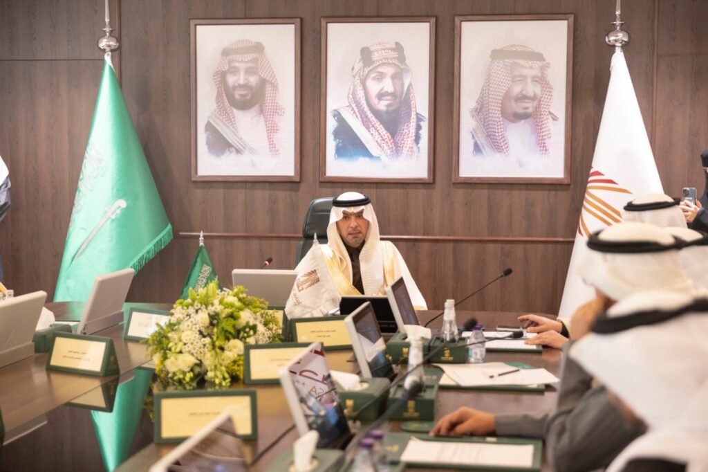 وزير البلديات والإسكان يلتقي مستثمري الأحساء لبحث فرص الشراكة في التنمية الحضرية