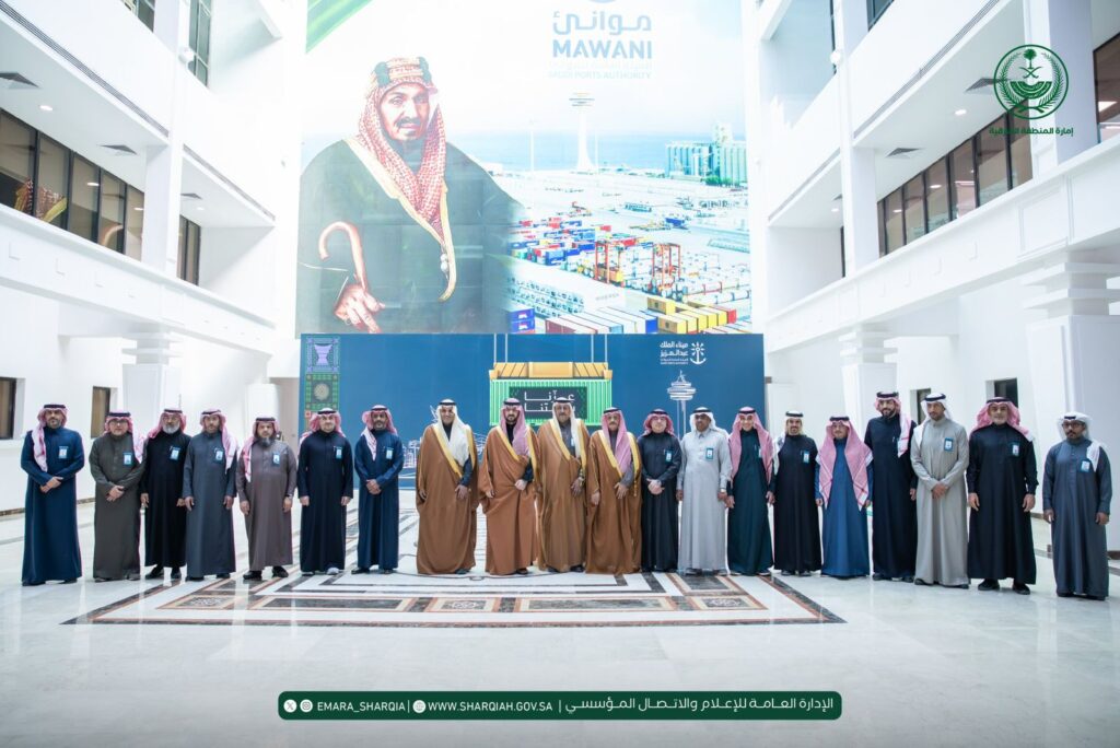 نائب أمير الشرقية يزور ميناء الملك عبدالعزيز بالدمام ويطّلع على مشاريعه التطويرية