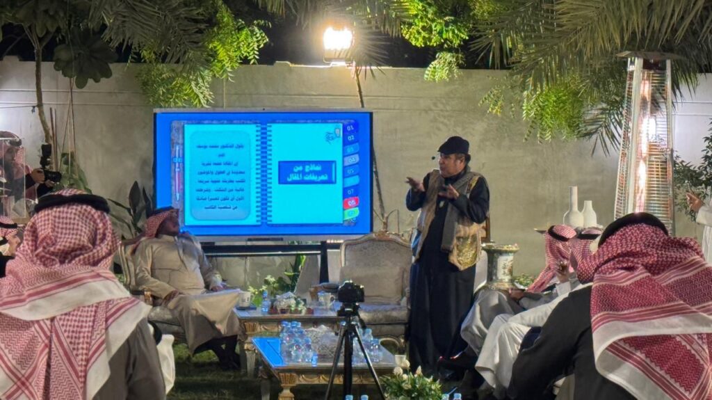 أحمد العرفج: المقال الآلي “وردٌ صناعي”.. وأنسنة الكلمة هي مركب النجاة