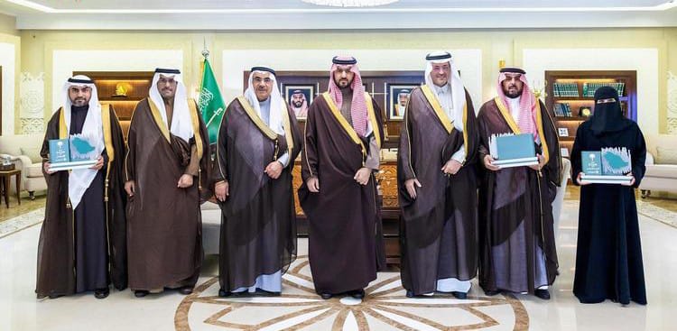 نائب أمير الشرقية يهنئ أمانة المنطقة بمناسبة تحقيق جائزة تميز الأداء البلدي 2025م
