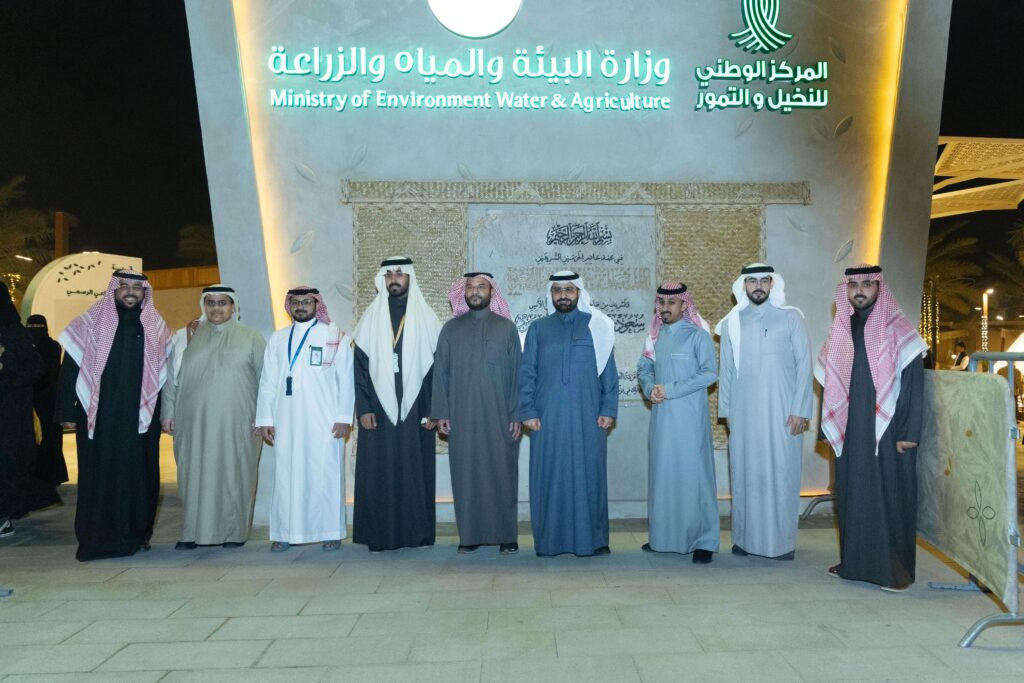 وكيل محافظة الأحساء يزور “قرية النخيل” ويطلع على فعالياتها الزراعية والثقافية