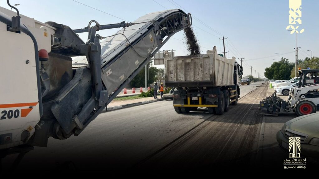 أمانة الأحساء تبدأ أعمال تطوير طريق الملك عبدالعزيز