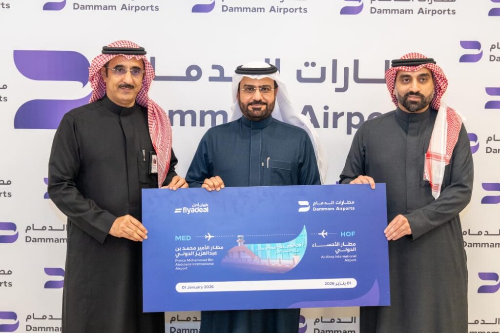 وكيل المحافظة يدشّن رحلات مباشرة بين الأحساء والمدينة المنورة عبر طيران أديل