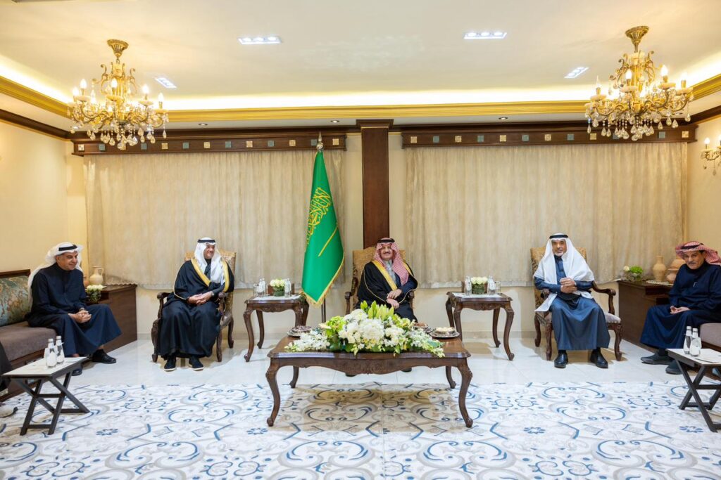 أمير المنطقة الشرقية ومحافظ الأحساء يشرّفان مجلس أسرة المخايطة