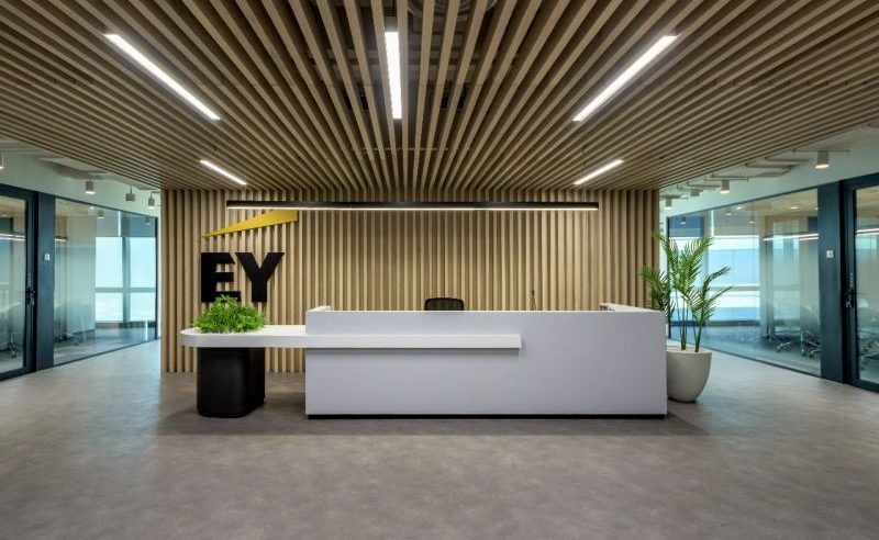 اعرف التخصصات.. وظائف شاغرة في شركة EY للسعوديين من حملة البكالوريوس فأعلى