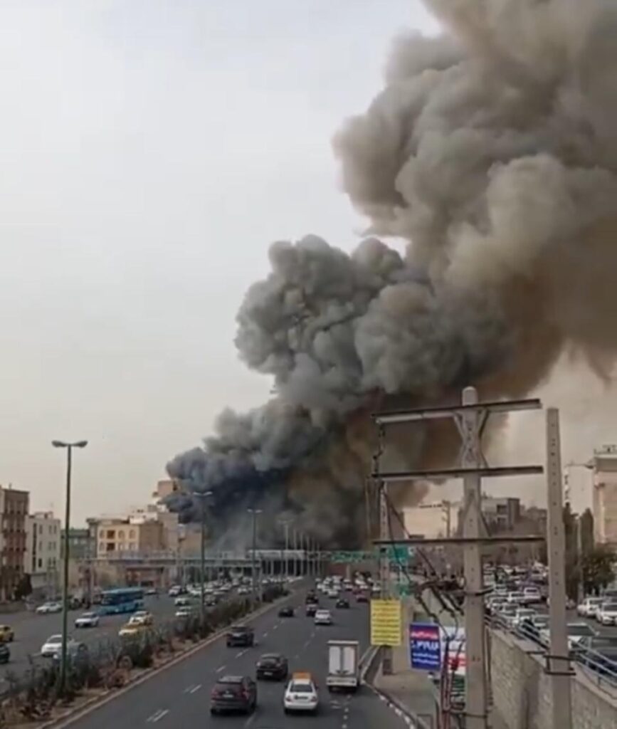 حريق ضخم بمركز تجاري في طهران دون معرفة الأسباب حتى الآن