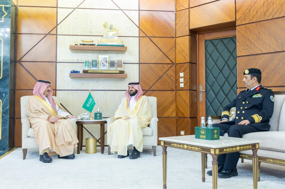 أمير الشرقية يستقبل قائد حرس الحدود