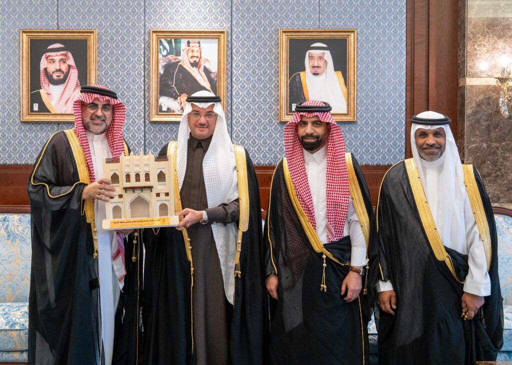 محافظ الأحساء يكرم المعهد الصناعي الثانوي لتحقيقه المركز الأول في العمل التطوعي