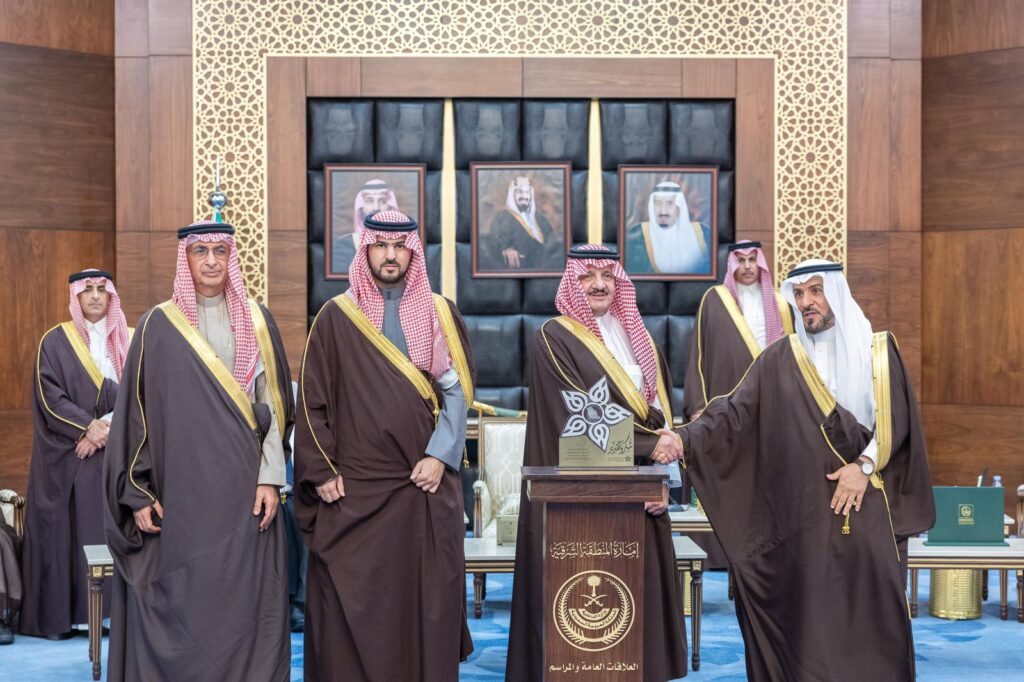 أمير الشرقية يستقبل منسوبي التجمع الصحي ويكرم داعمي مشاريع الشراكات المجتمعية