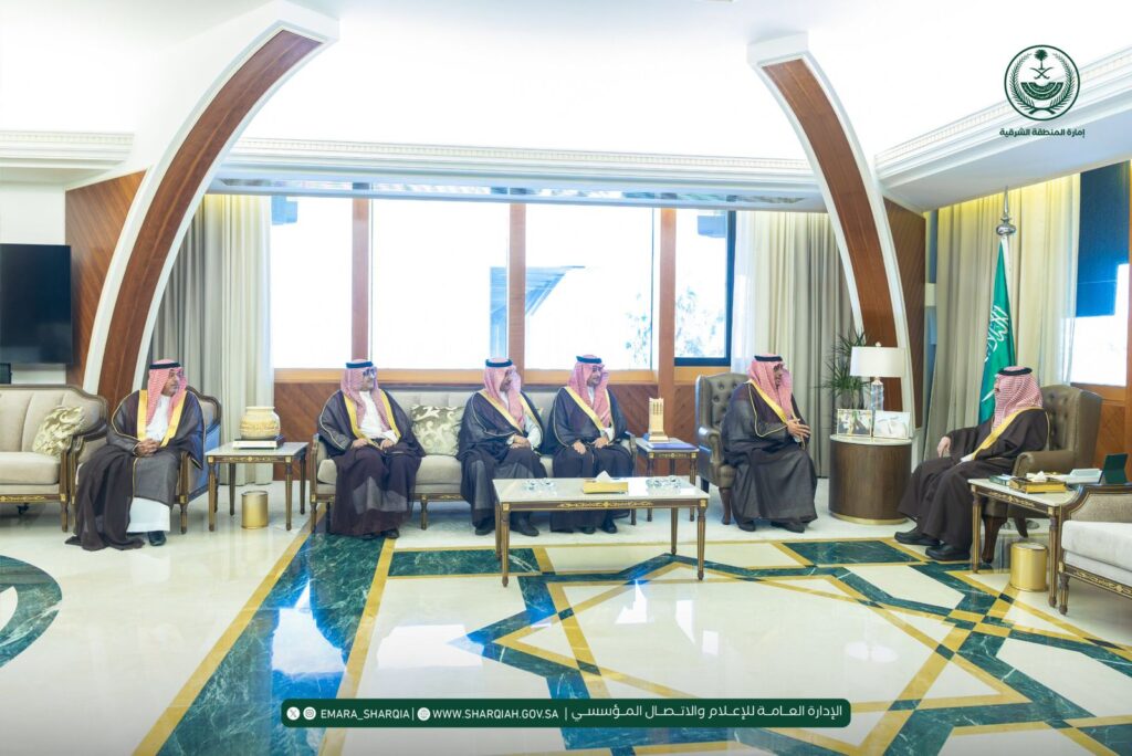 أمير الشرقية يستقبل مدير فرع الموارد البشرية بمناسبة تحقيق المركز الأول في جائزة التميز المؤسسي 