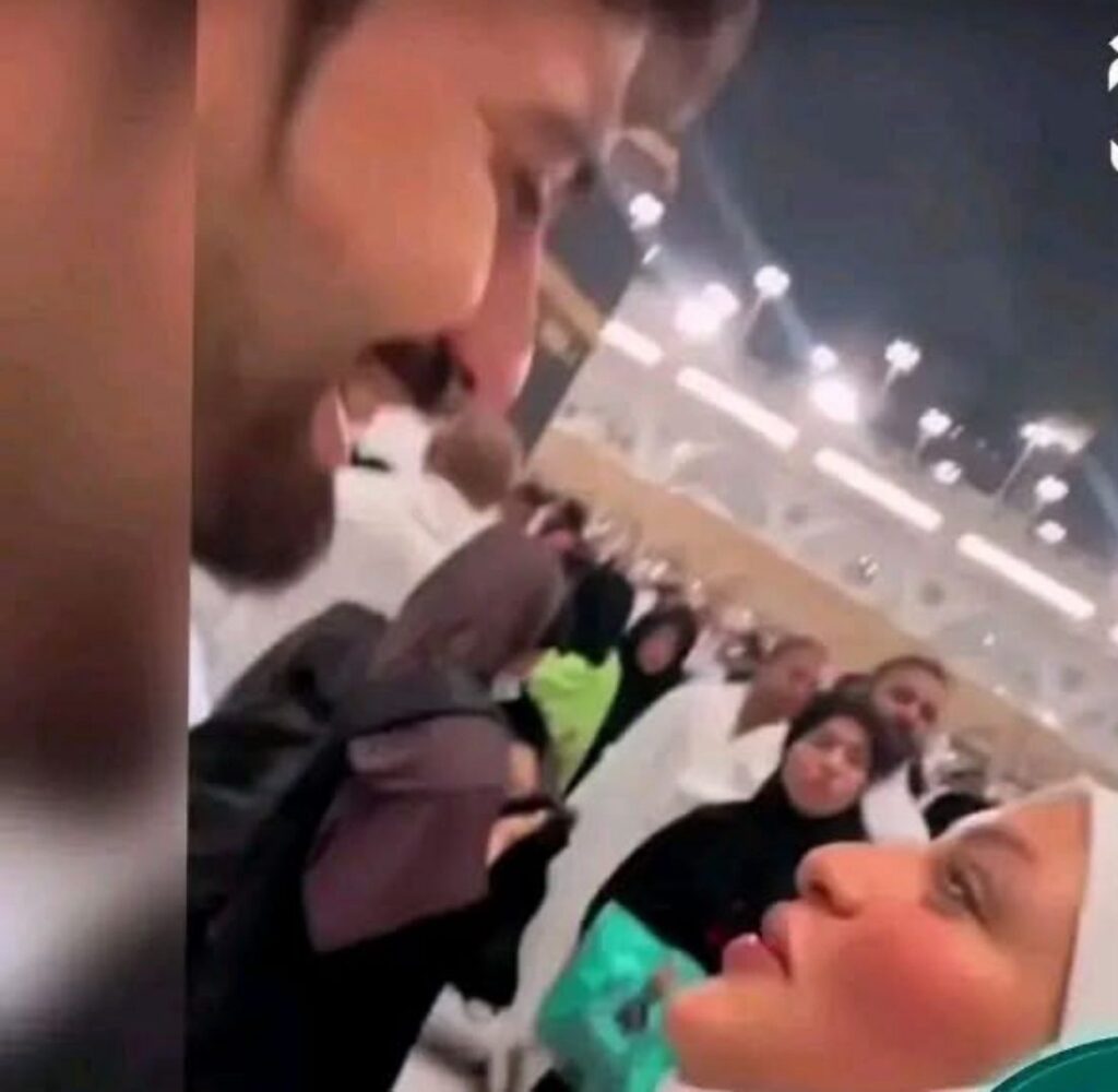 بالفيديو| أمام الكعبة.. زوجة تطلب من زوجها القسم بعدم خيانتها والأخير يرفض