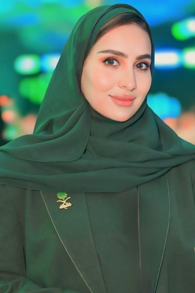 في حوارها مع “الواحة نيوز”.. الإعلامية شريفة القناص: القراءة ليست ترفًا.. بل ضرورة لبناء الوعي الإعلامي والإنساني