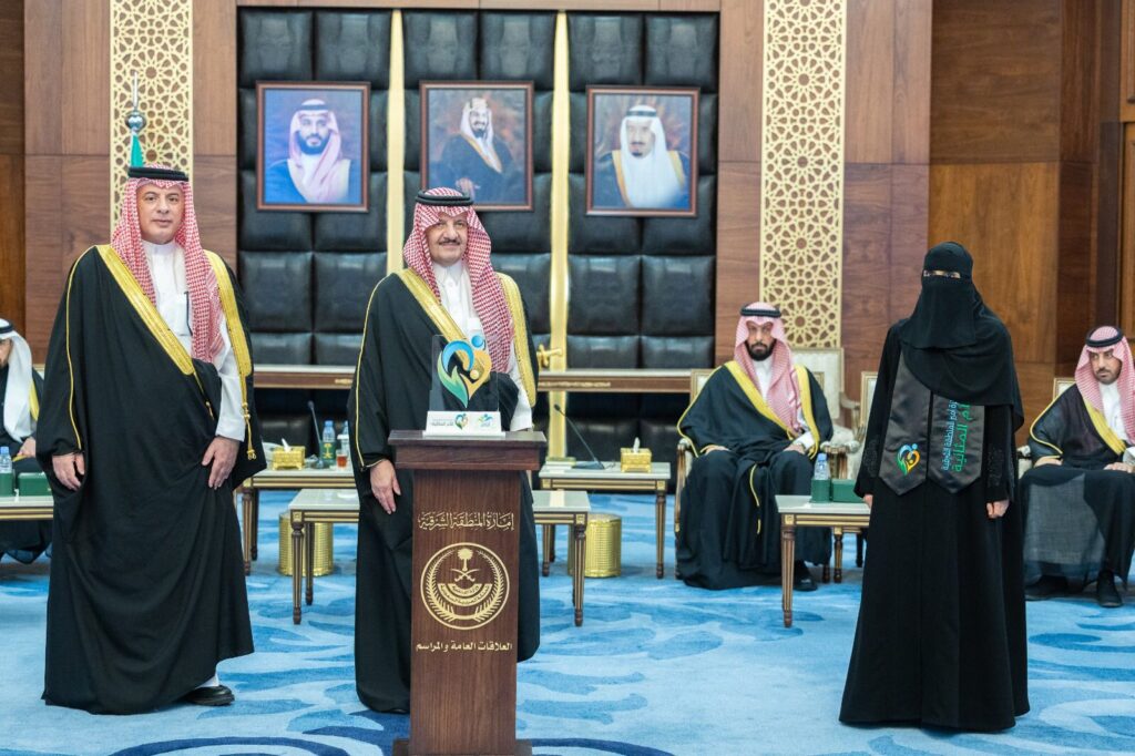 أمير الشرقية يكرّم أمهات أيتام “بصمات” الفائزات بجائزة الأم المثالية