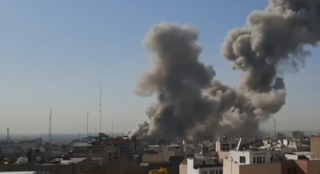 بالفيديو.. اللحظات الأولى للهجوم الأميركي على إيران