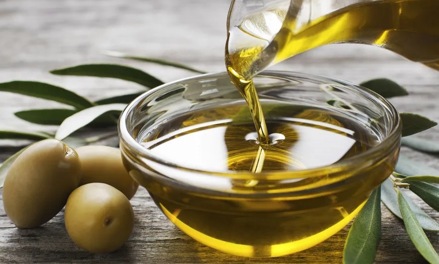 كيف يجعل زيت الزيتون البكر وجباتك أكثر صحة؟ اكتشف الطريقة