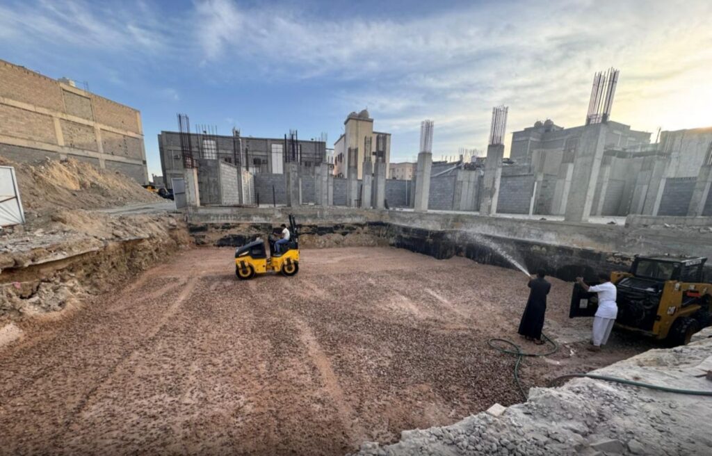 استكمال أعمال الحفر والإحلال لمشروع مسجد العوينة بالأحساء