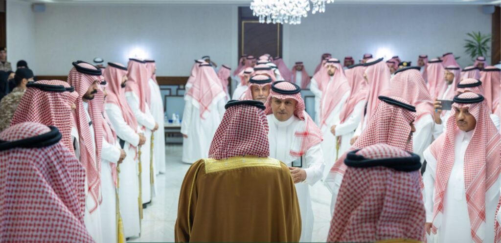 أمير الشرقية يستقبل منسوبي الإمارة المهنئين بعيد الفطر المبارك