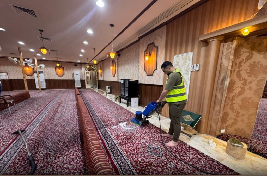 مبادرة لخدمة بيوت الله.. الانتهاء من غسيل وتعقيم عدد من مساجد السلمانية بالأحساء
