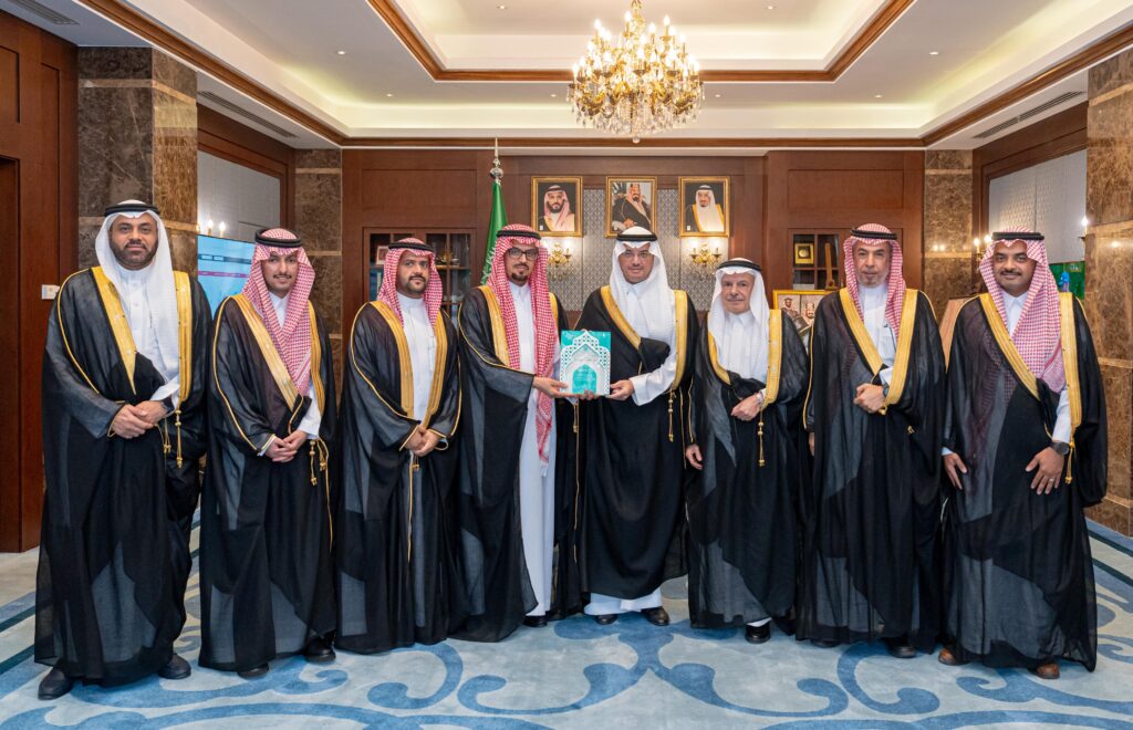 محافظ الأحساء يطّلع على نتائج المرحلة الأولى ويدشّن المرحلة الثانية لمبادرة صيانة المساجد