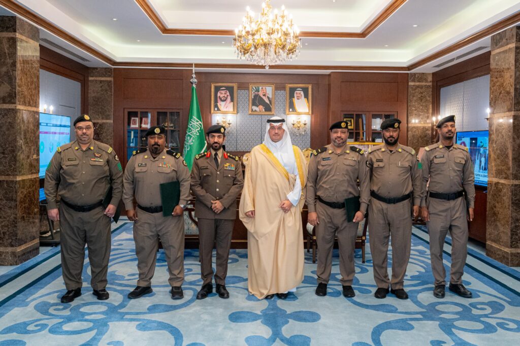 سمو محافظ الأحساء يكرّم عددًا من رجال الأمن المتقاعدين بالمحافظة