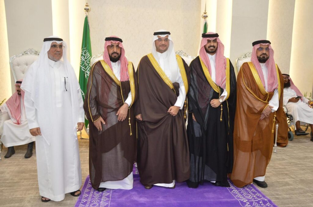 بالصور| بحضور صاحب السمو الملكي سعود بن طلال.. ” آل راجح ” يحتفلون بسعد عريسًا