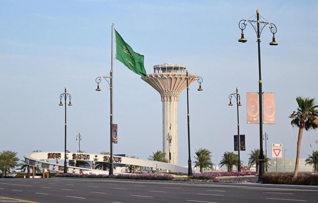 المنطقة الشرقية تكتسي بالأخضر احتفاء بيوم العلم