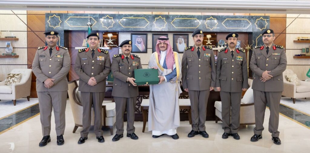 أمير الشرقية يستقبل مدير شرطة المنطقة ويثمن جهود رجال الأمن