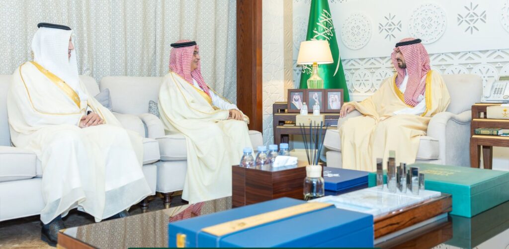 نائب أمير الشرقية يتسلّم التقرير السنوي لتجمع الشرقية الصحي لعام 2025