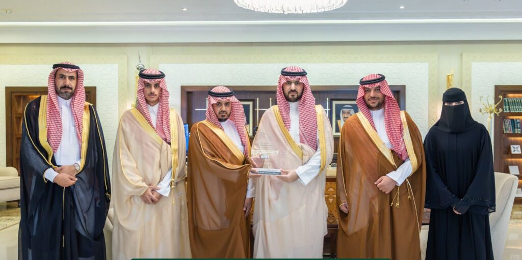 نائب أمير الشرقية يستقبل رئيس وأعضاء جمعية الصمان البيئية