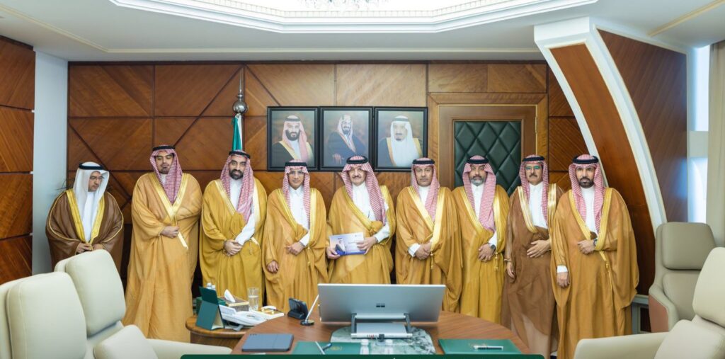 أمير الشرقية يطّلع على جاهزية مطارات الدمام ويؤكد دعم القيادة لقطاع النقل الجوي