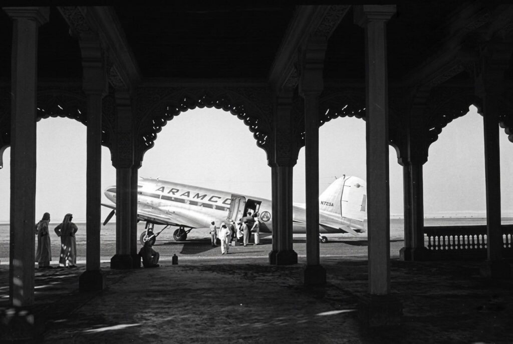 مطار الهفوف 1949م.. بوابة الأحساء الجوية بملامحها التراثية