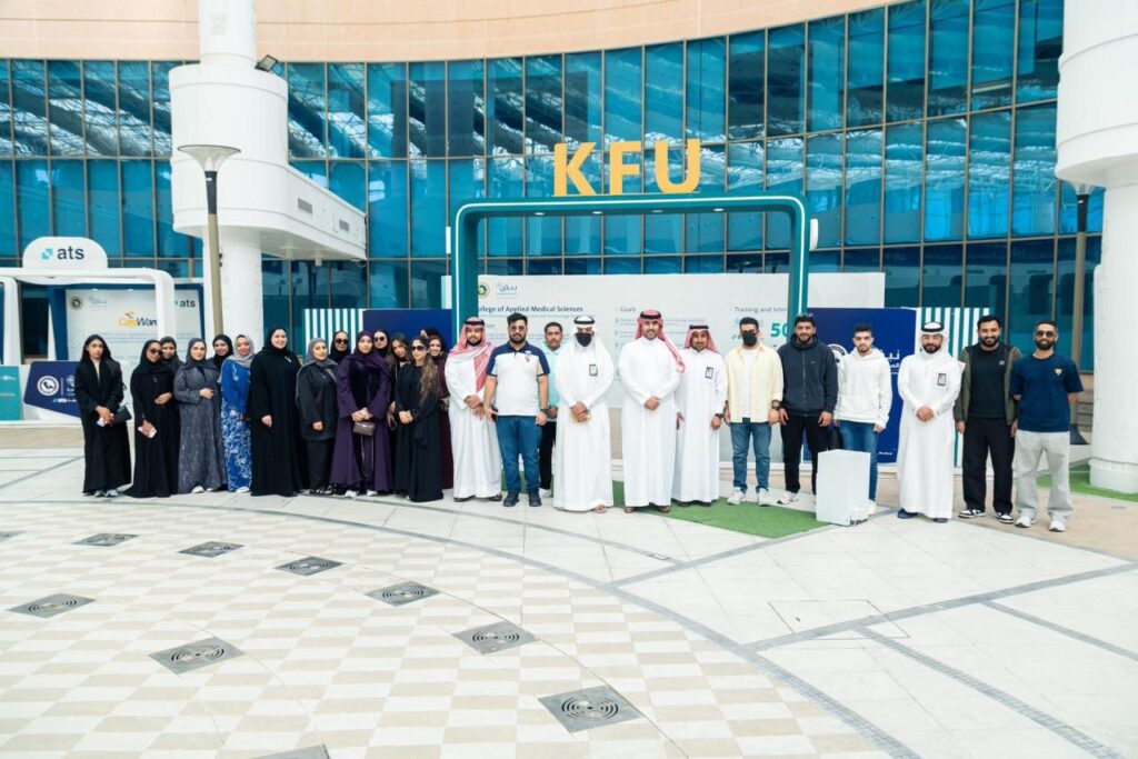 جامعة الملك فيصل تستقبل وفدًا طلابيًا من جامعة المملكة البحرينية لتعزيز التبادل الثقافي